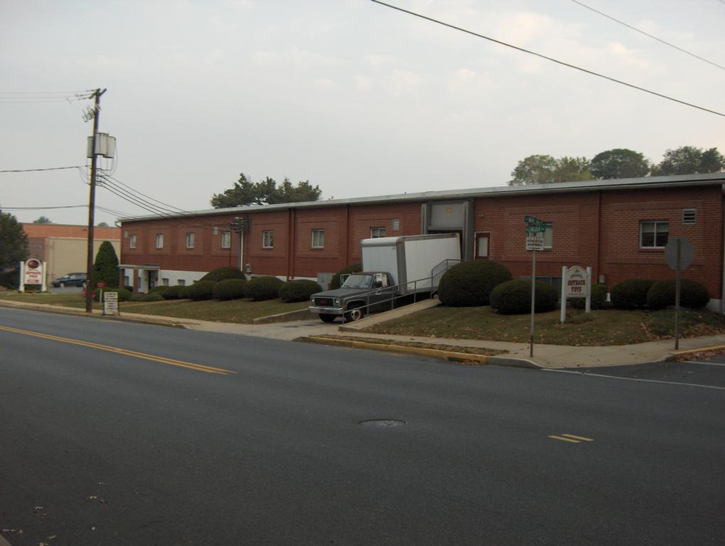 Binkley & Hurst Bros Inc Outback Toy Store Lititz PA 17543 7176252020